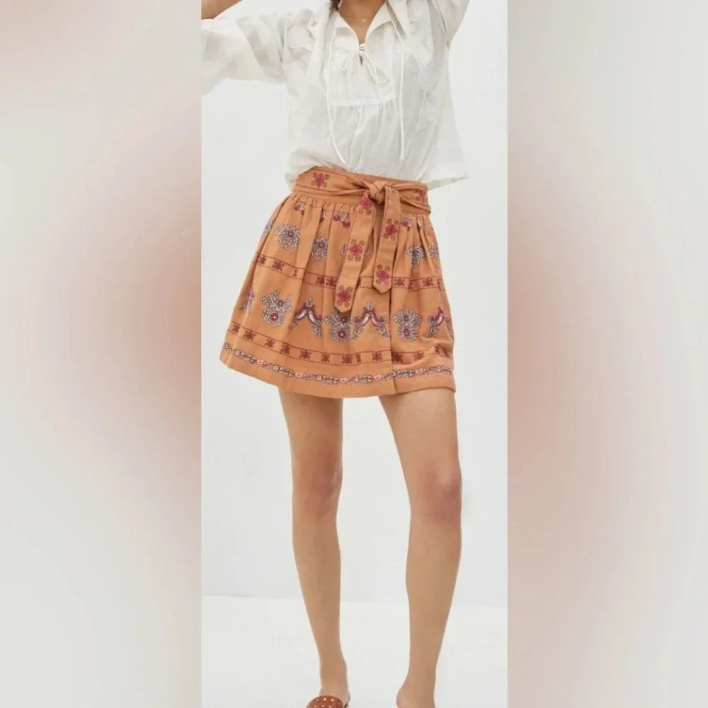 Anthropologie Meghan Embroidered Mini pleated waist tie  Skirt Sz 0